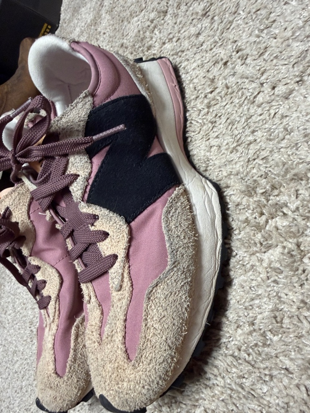 New Balance 327 Women’s Pink Suede & Mesh Sneakers - Picture 3 of 11